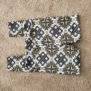 Lularoe One Size Aztec Leggings